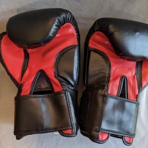 TITLE BOXING GLOVES